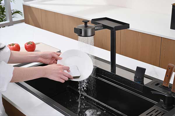 The entire project will be delivered in bulk, and this flying rain water tank is a bonus tool for project upgrade. Nano black multifunctional flying rain single tank